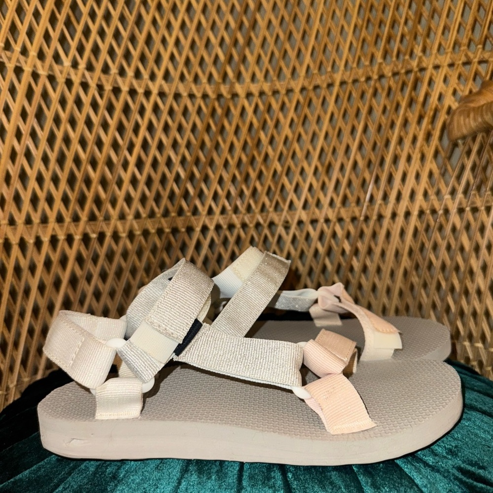 Teva Universal - Picture 2 of 3